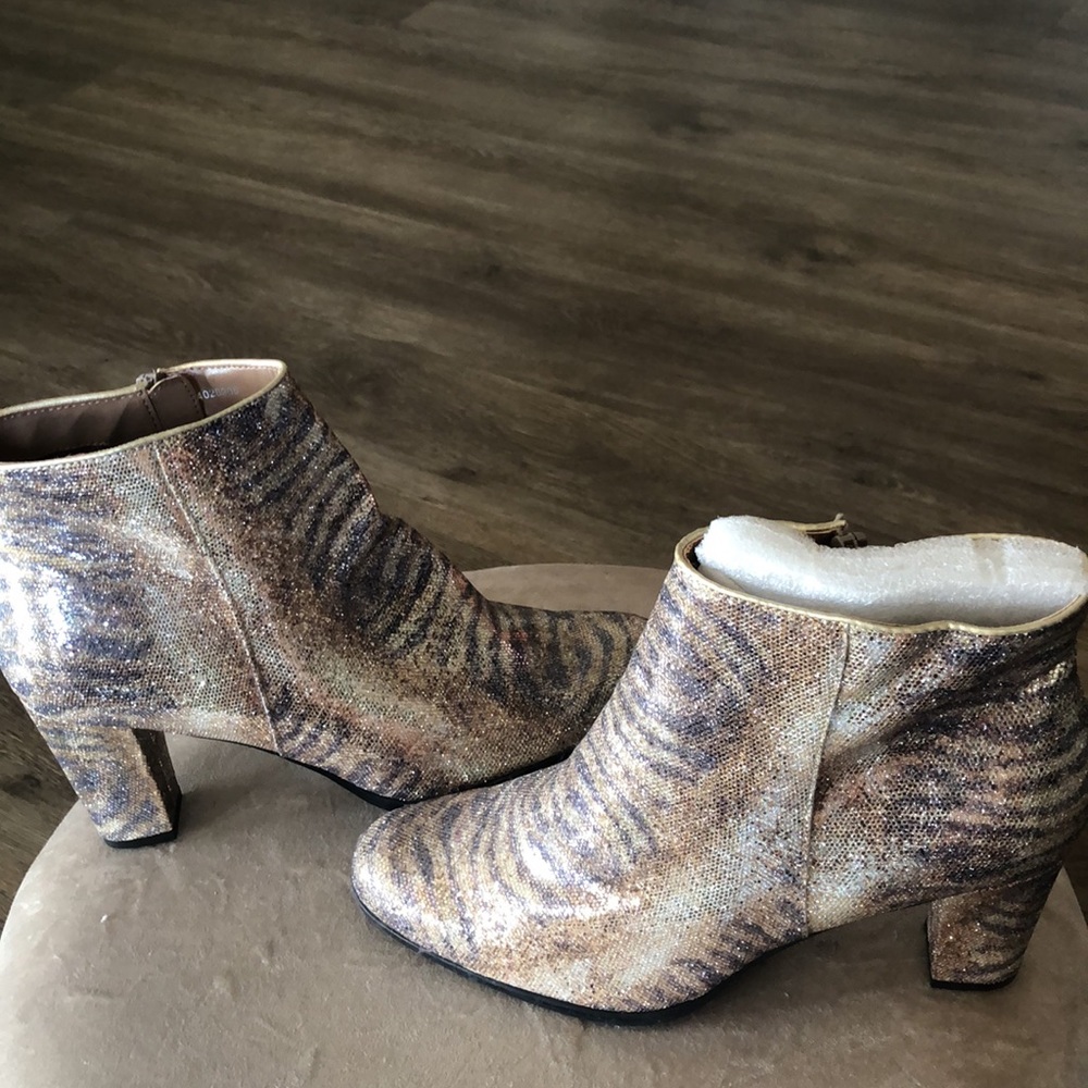 NEW!  IMPO METALLIC ANIMAL PRINT ANKLE ZIP UP BOOTS - Picture 7 of 9
